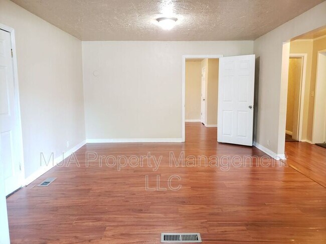 Foto del edificio - 352 Hampton Ave S
