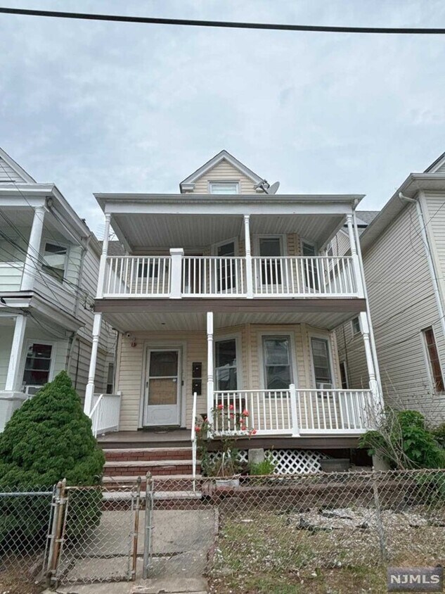Primary Photo - 18 Burgess Pl