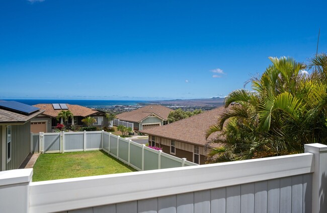 Building Photo - Beautiful Designed Spacious 3 bed/2.5 Bath...