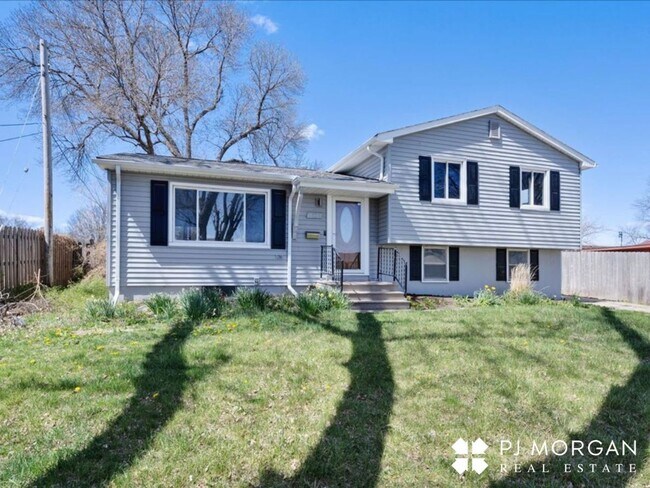 Building Photo - 3 bedroom, 2 Bathroom Home - Available Now