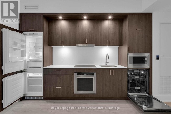 Building Photo - 259 The Kingsway