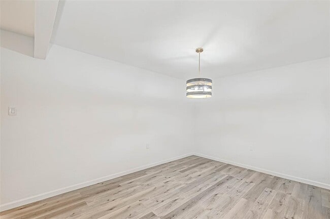 Building Photo - 12122 Fairmeadow Dr