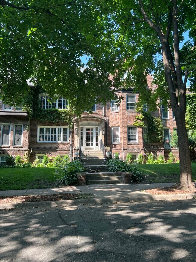 Outside - 1400 Lincoln Ave