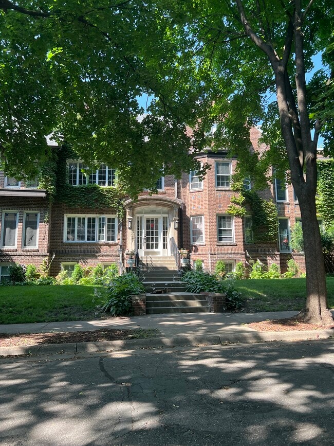 Outside - 1400 Lincoln Ave