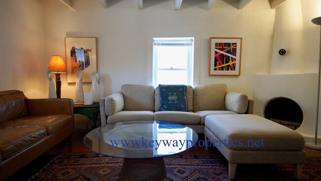 Foto del edificio - Classic New Mexican Adobe Retreat in the Heart of Los Ranchos