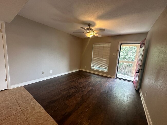 Foto del edificio - For Lease | 2 Bed, 2 Bath |863 Sq Ft | Wim...