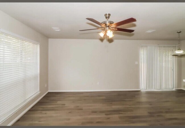 Building Photo - 306 Parkview Knls