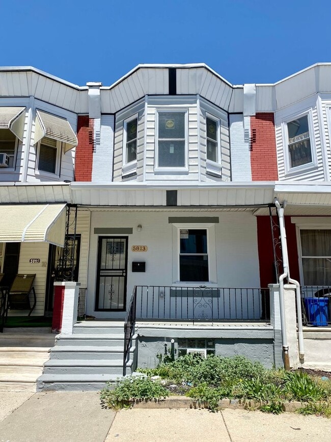 Building Photo - Beautifully Renovated 3-Bedroom Townhouse ...