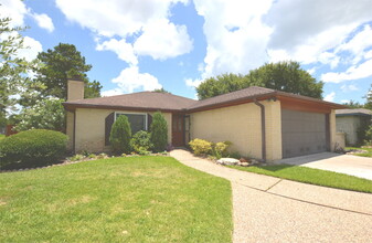 Building Photo - 703 Flower Field Ct