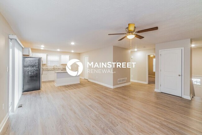 Foto del edificio - 4 Bedroom Pet-Friendly Home in Shepherdsville, KY with Main Street Renewal