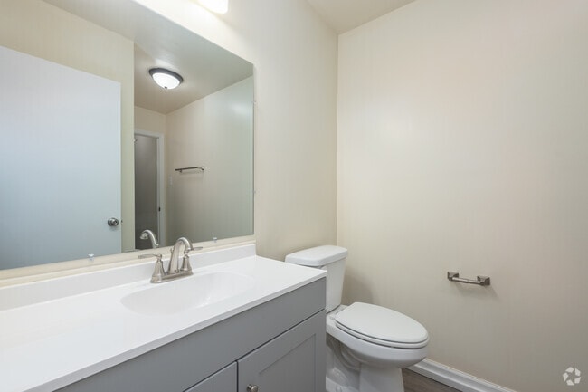 2BR, 1BA - 1,000SF - Primary Bathroom - Royal Springs Apartments