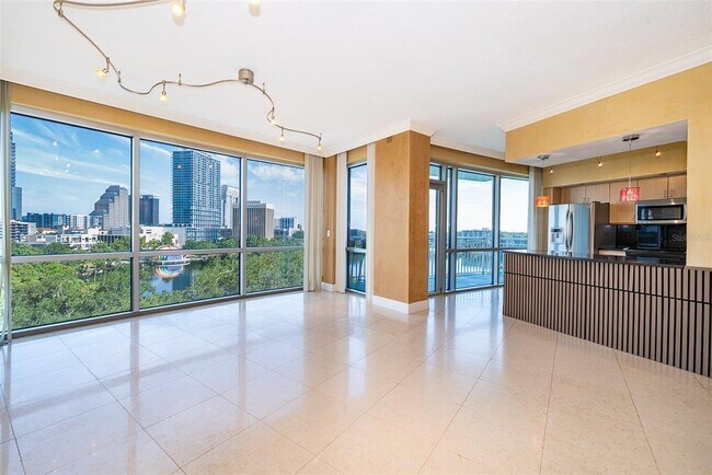 Foto del edificio - 322 E Central Blvd