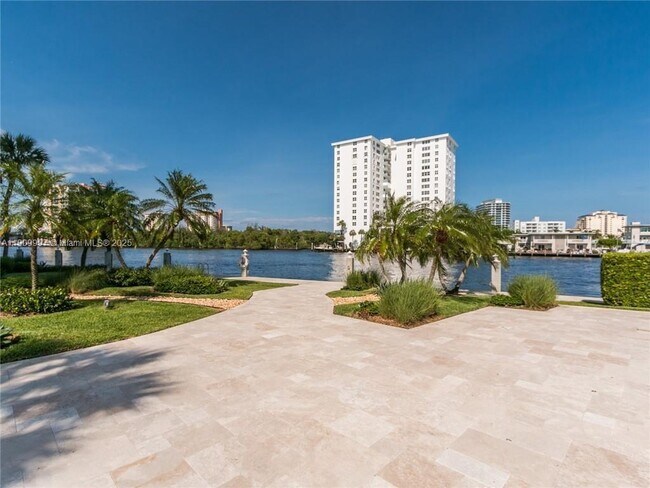 Foto del edificio - 888 Intracoastal Dr