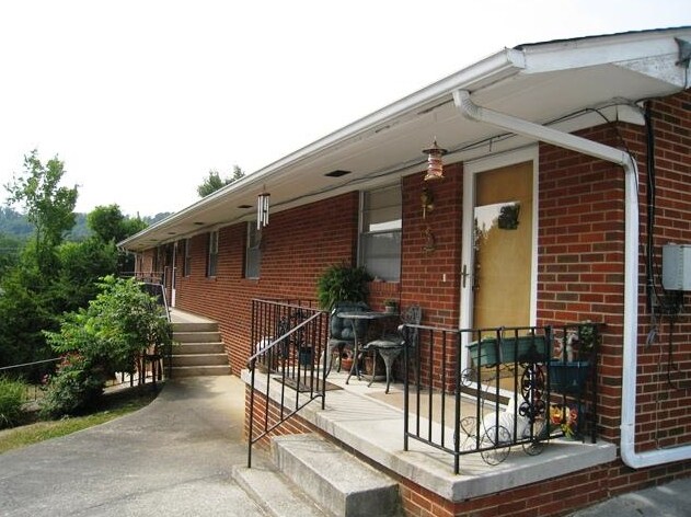 Primary Photo - 3900 Seeber Dr