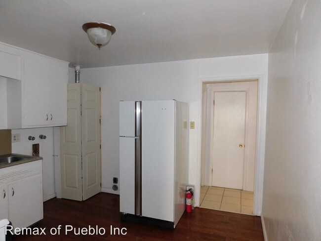 Building Photo - 2322 E Orman Ave