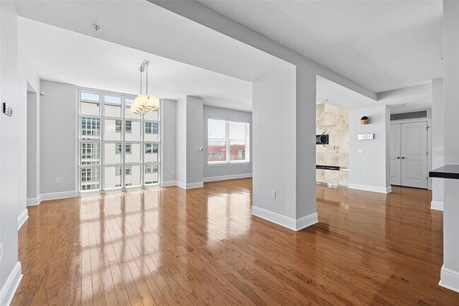 Foto del edificio - 1227 E Madison St