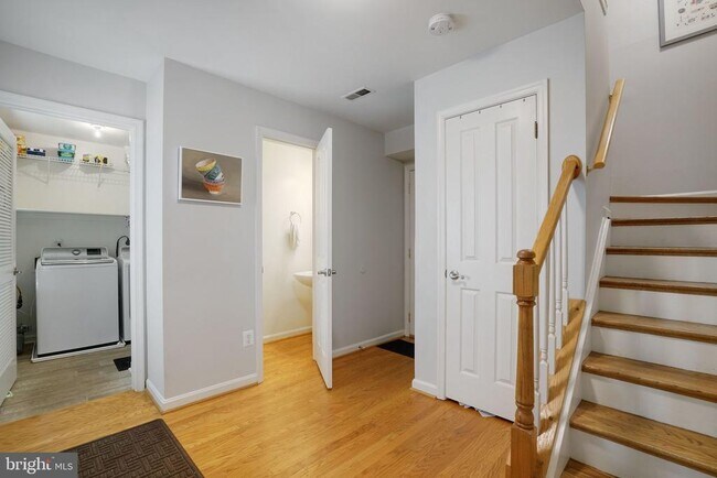 Building Photo - 4655 Lambert Dr