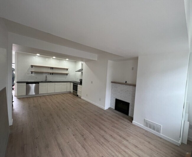 Building Photo - Beautiful Home for Rent