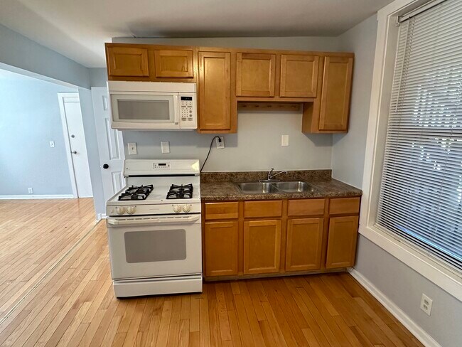 Building Photo - 2606 W Le Moyne St