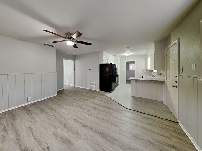 Foto del edificio - 706 Lilly St