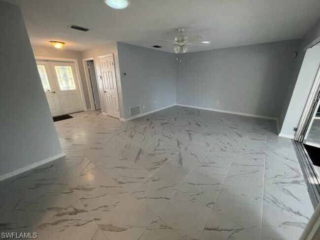 Building Photo - 5667 Eichen Cir