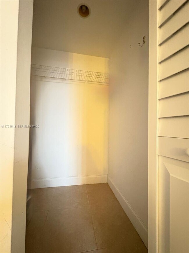 Foto del edificio - 1965 S Ocean Dr