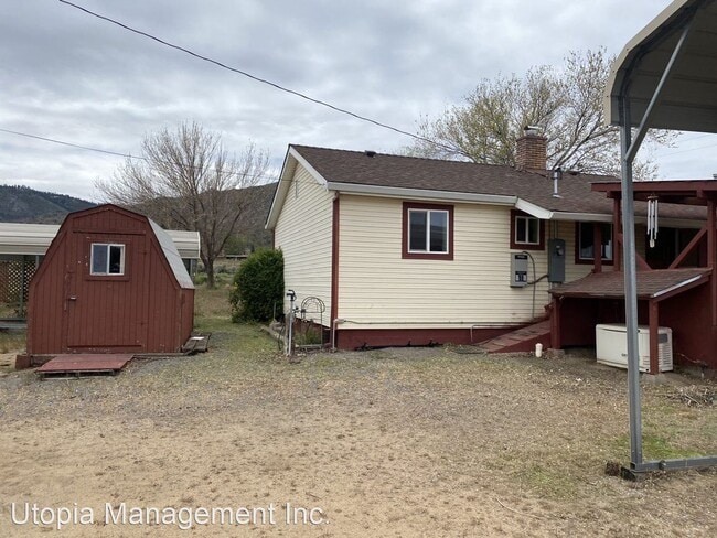 Building Photo - 2 br, 1 bath House - 450-060 Hwy 395