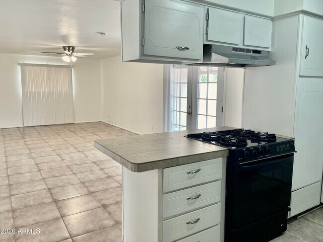 Foto del edificio - 949 W Parkway Blvd