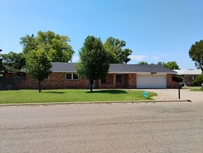 Building Photo - 1915 Miller St