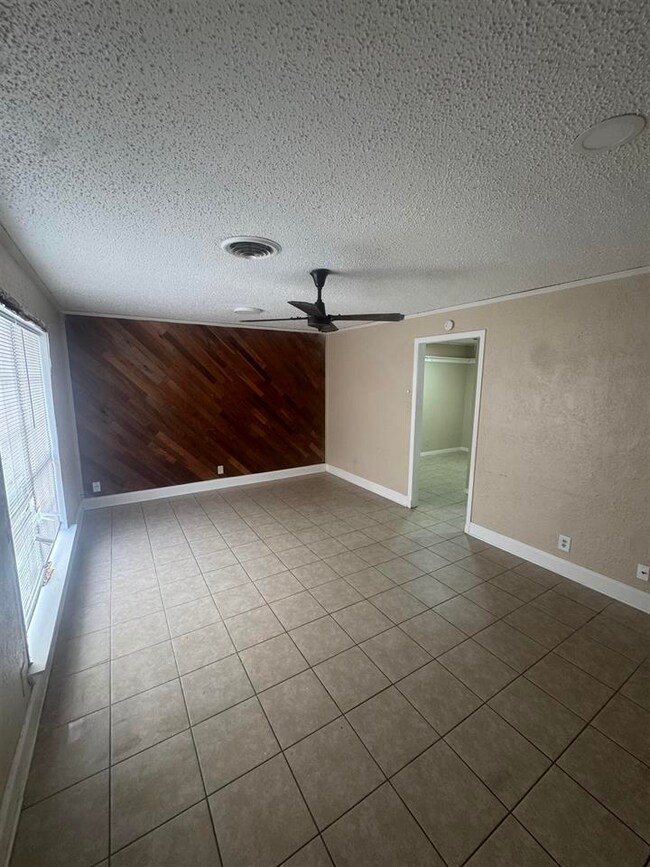 Foto del edificio - 3726 Bowling Ln