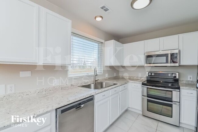 Building Photo - 5918 Vallecito Dr