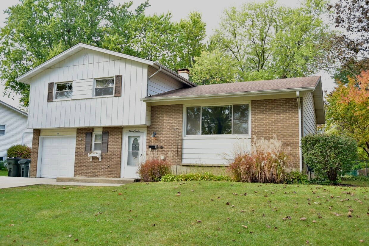 Primary Photo - 1120 E Kitson Dr