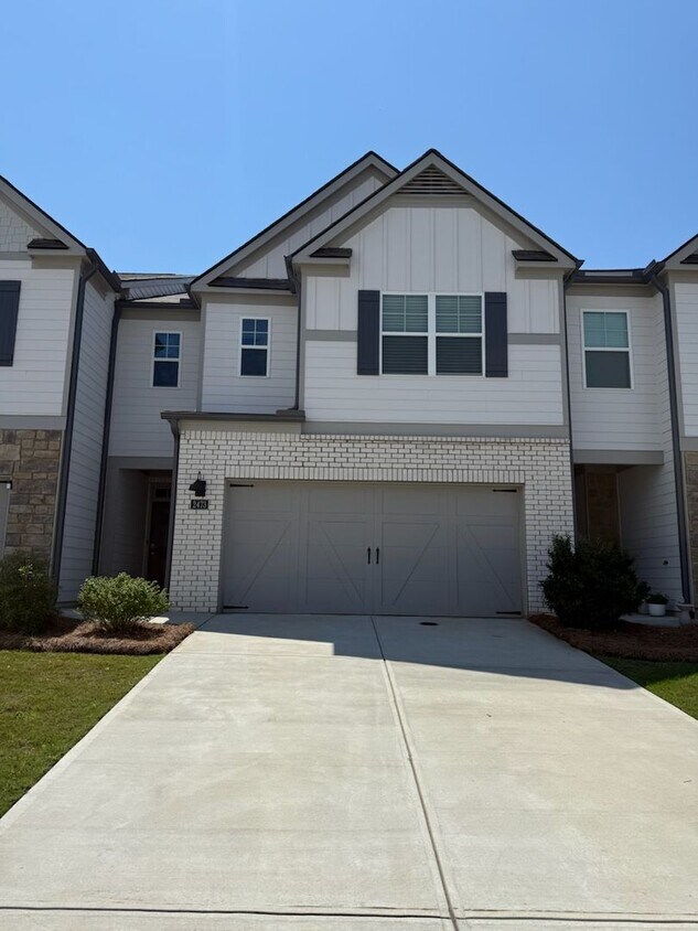 Foto del edificio - Available July 1st | Beautiful 3BR Townhome in Gated Rosewood Farms Community