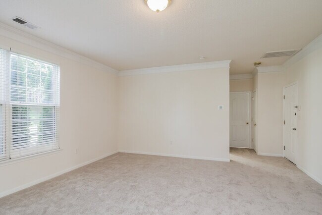 Foto del edificio - 12529 Oakton Hunt Dr