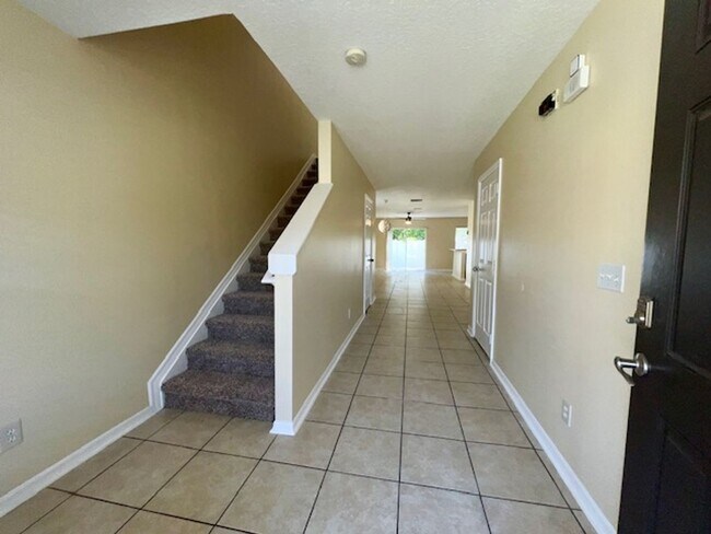 Building Photo - READY FOR MOVE IN! NEW CARPET & FRESH INTE...