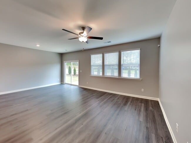 Building Photo - 147 Webster Cir