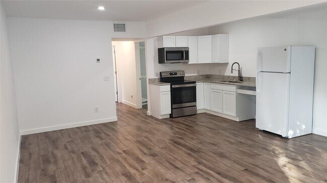 Building Photo - 104 Florence Dr