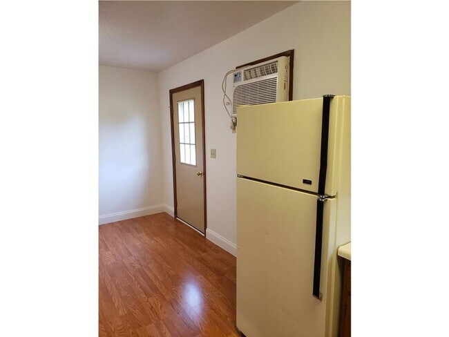 rep. photo - 400 N Wentz St