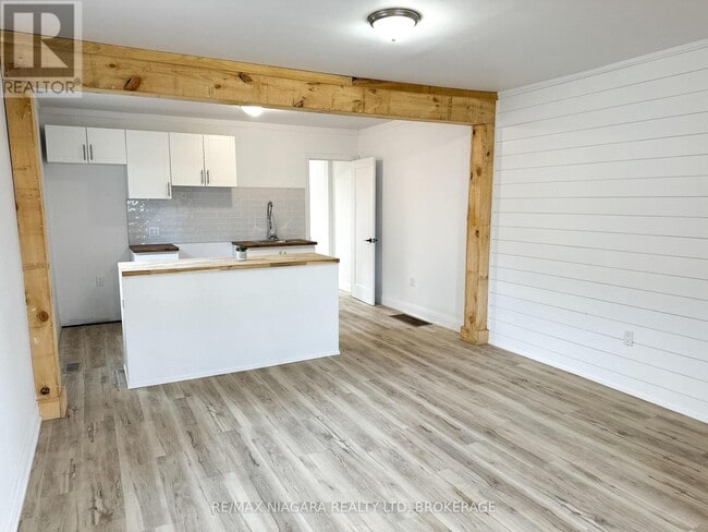 Building Photo - 233 Pelham Rd