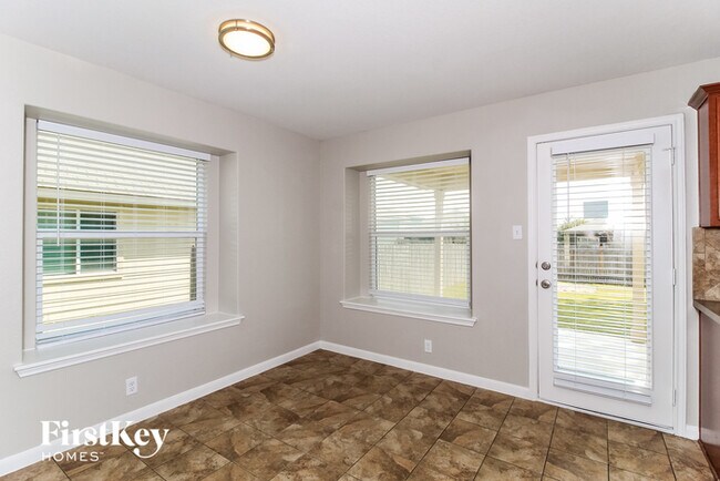 Foto del edificio - 2138 Brinkley Dr