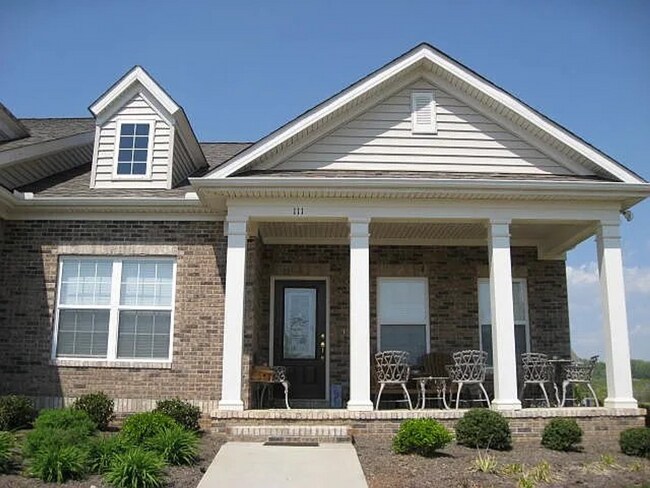 Foto del edificio - Experience Modern Main-Level Living in a Private Oak Ridge Community