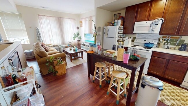 Building Photo - 3861-3869 McRee