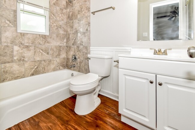 Building Photo - Beautiful 3 Bedroom Home