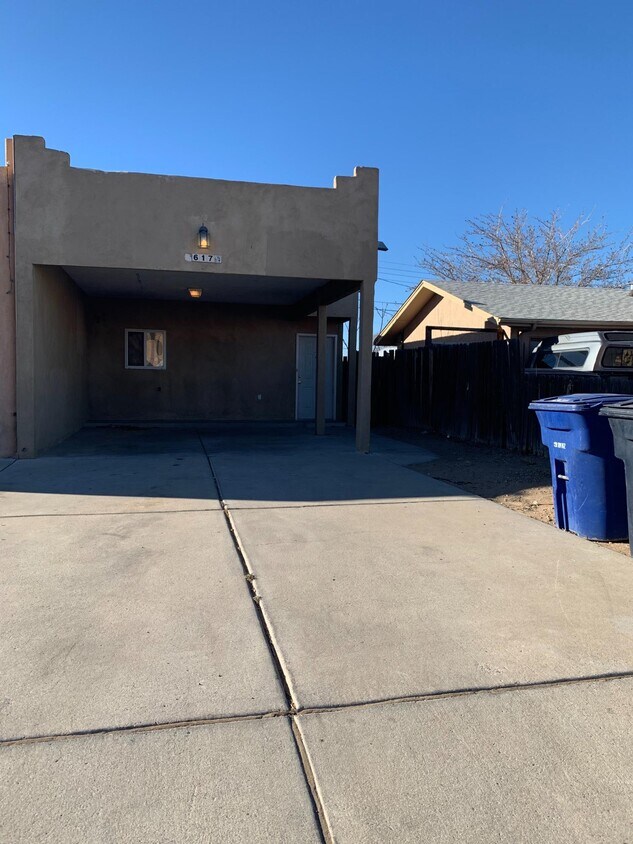 Primary Photo - 617 Desert Dr SW
