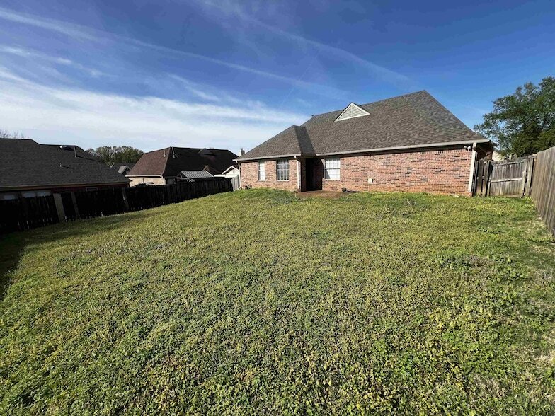 Building Photo - 1072 Red Fern Cir E