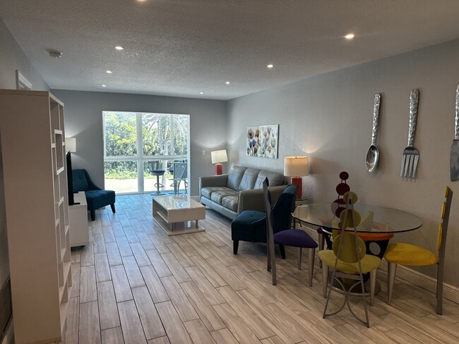 Foto del edificio - 708 S Tamiami Trl