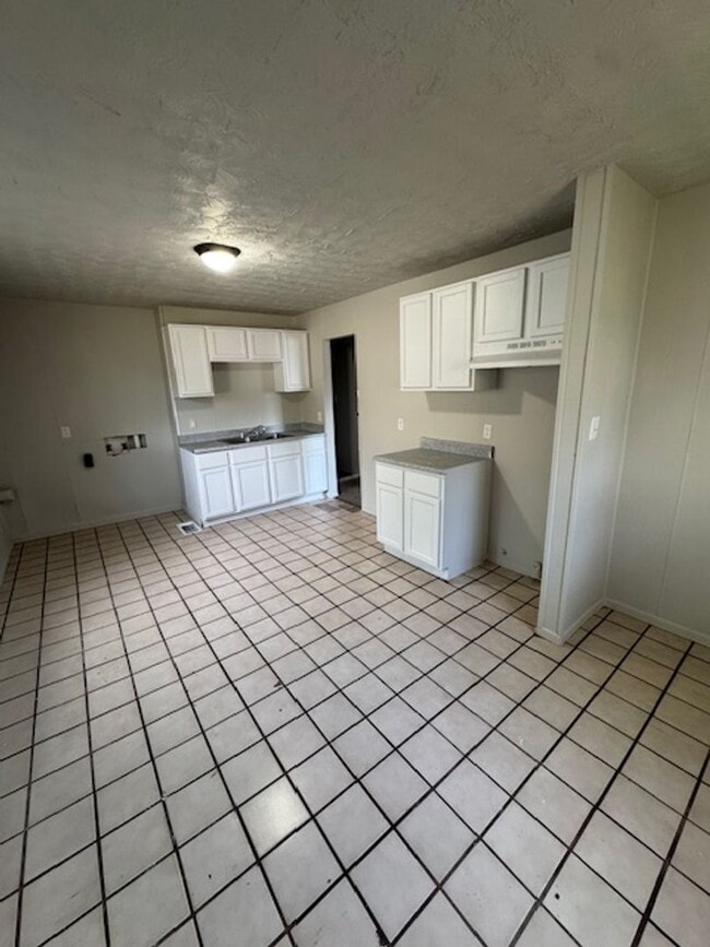 Building Photo - 3009 Drexel Ave