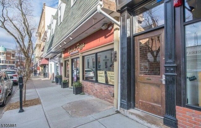 Building Photo - 44 Elm St