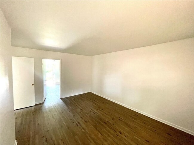 Building Photo - 2914 Skyland Dr NE