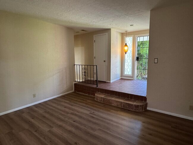 Foto del edificio - 4708 Brookwood St NE